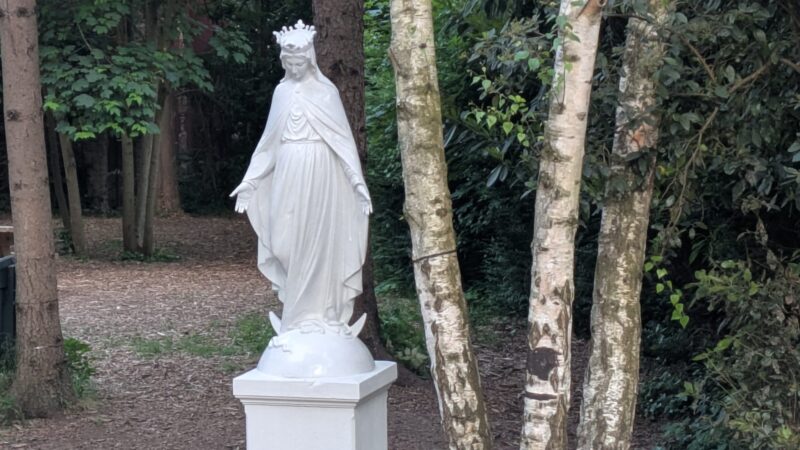 La statue de Marie a retrouvé son éclat