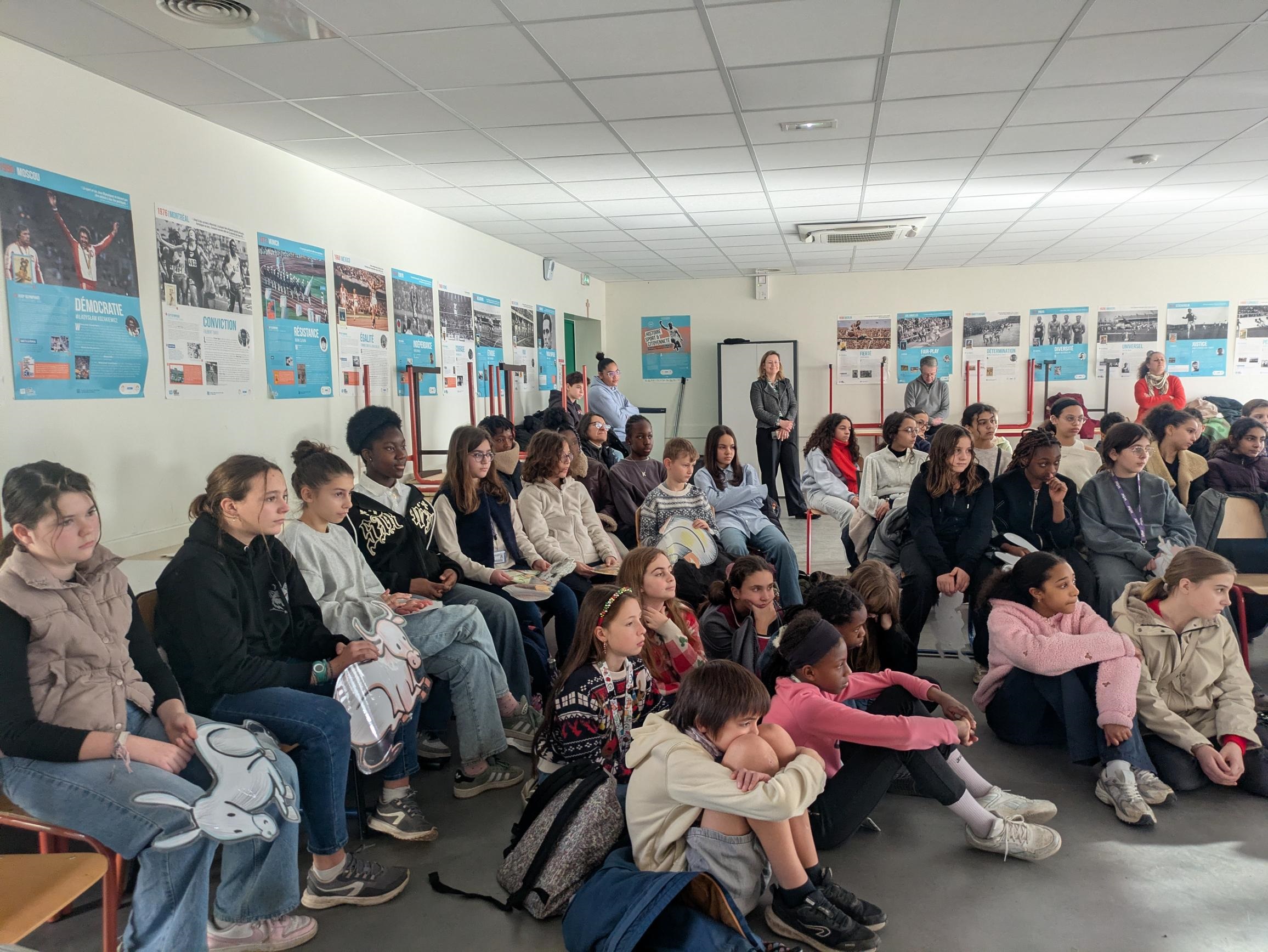 Célébration de Noël au Collège